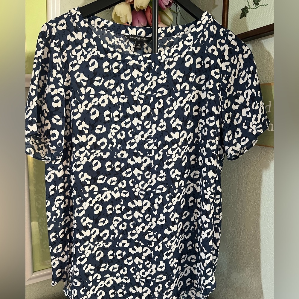 Banana Republic Navy & White Print Short Sleeve Blouse #074